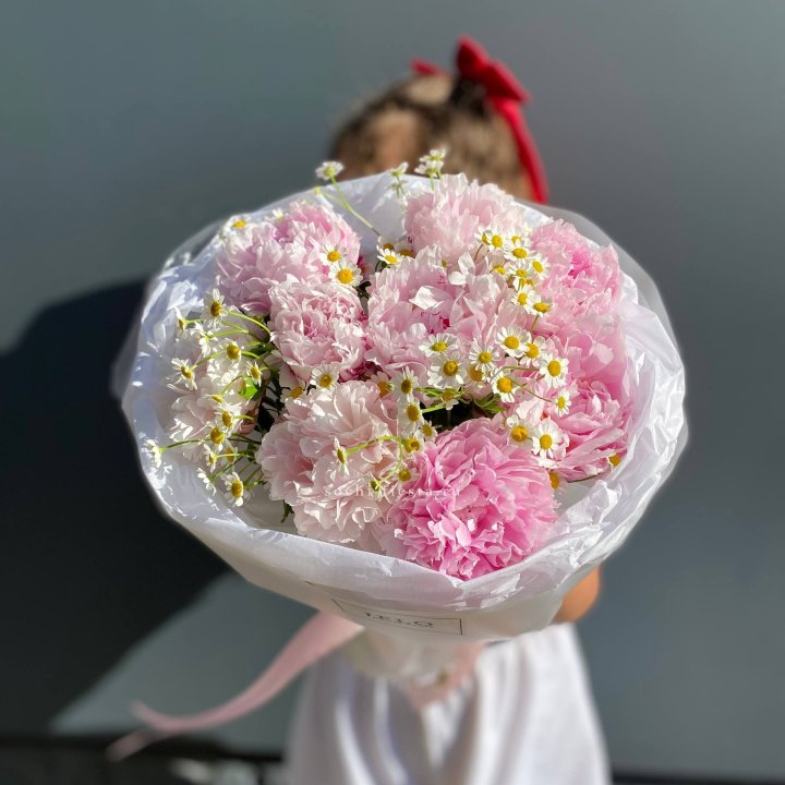 Пионы с ромашками в Адлере