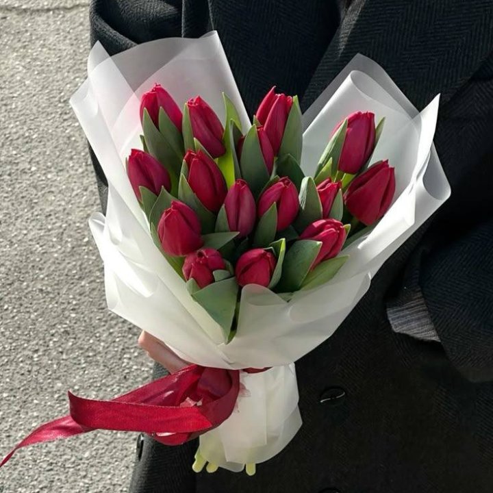 15 красных тюльпанов в Нижнем Новгороде